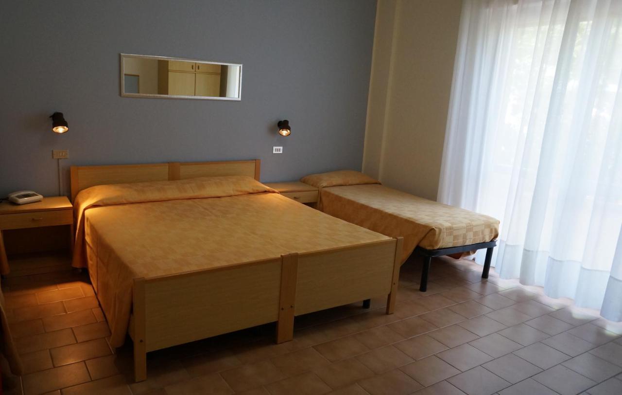 Hotel Quattropalme Tortoreto Εξωτερικό φωτογραφία