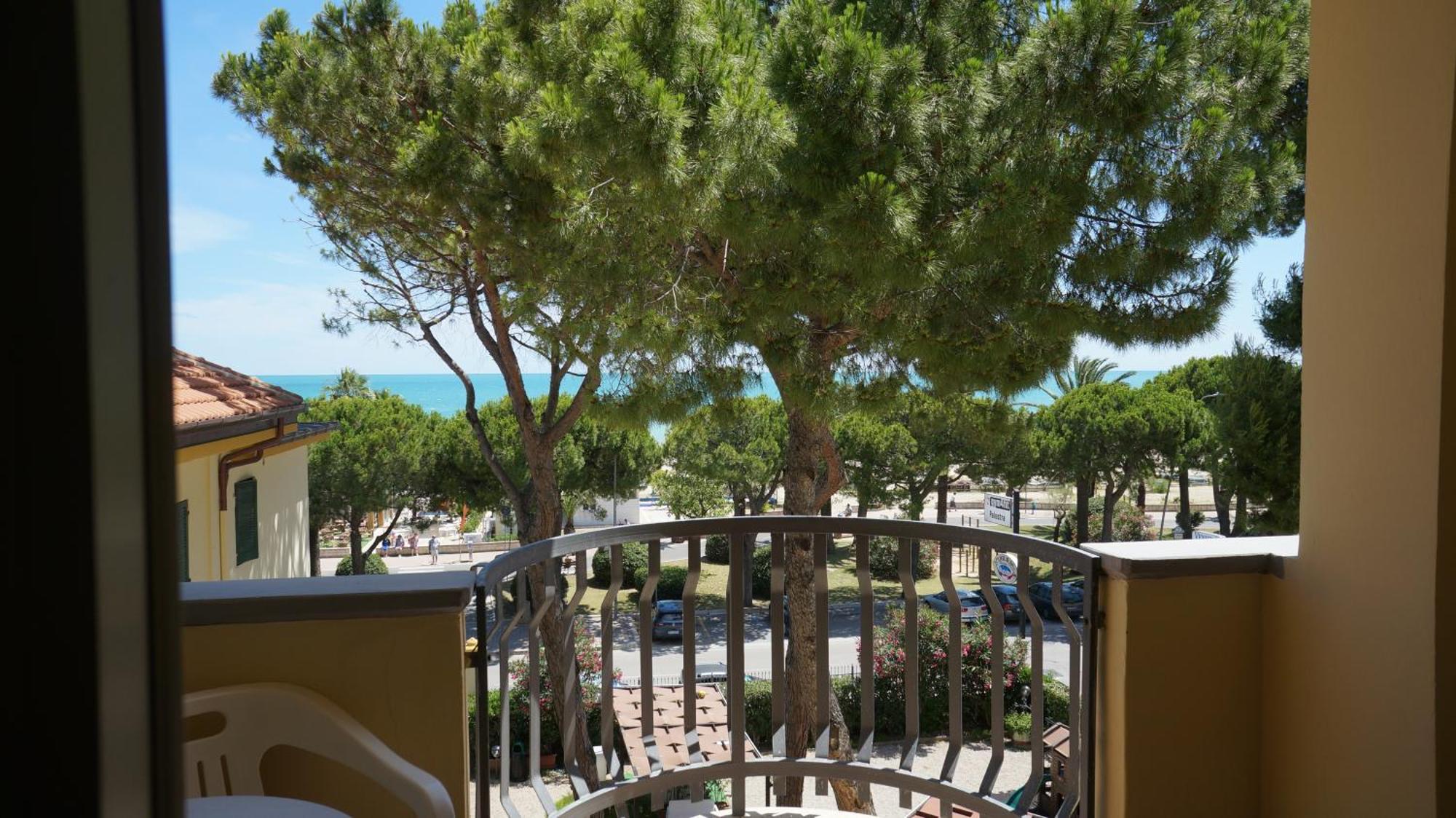 Hotel Quattropalme Tortoreto Εξωτερικό φωτογραφία